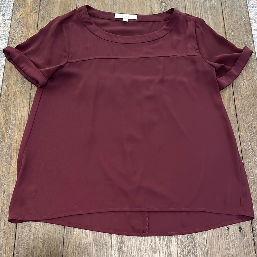 Loft Short Sleeve Maroon Top (Size Small)